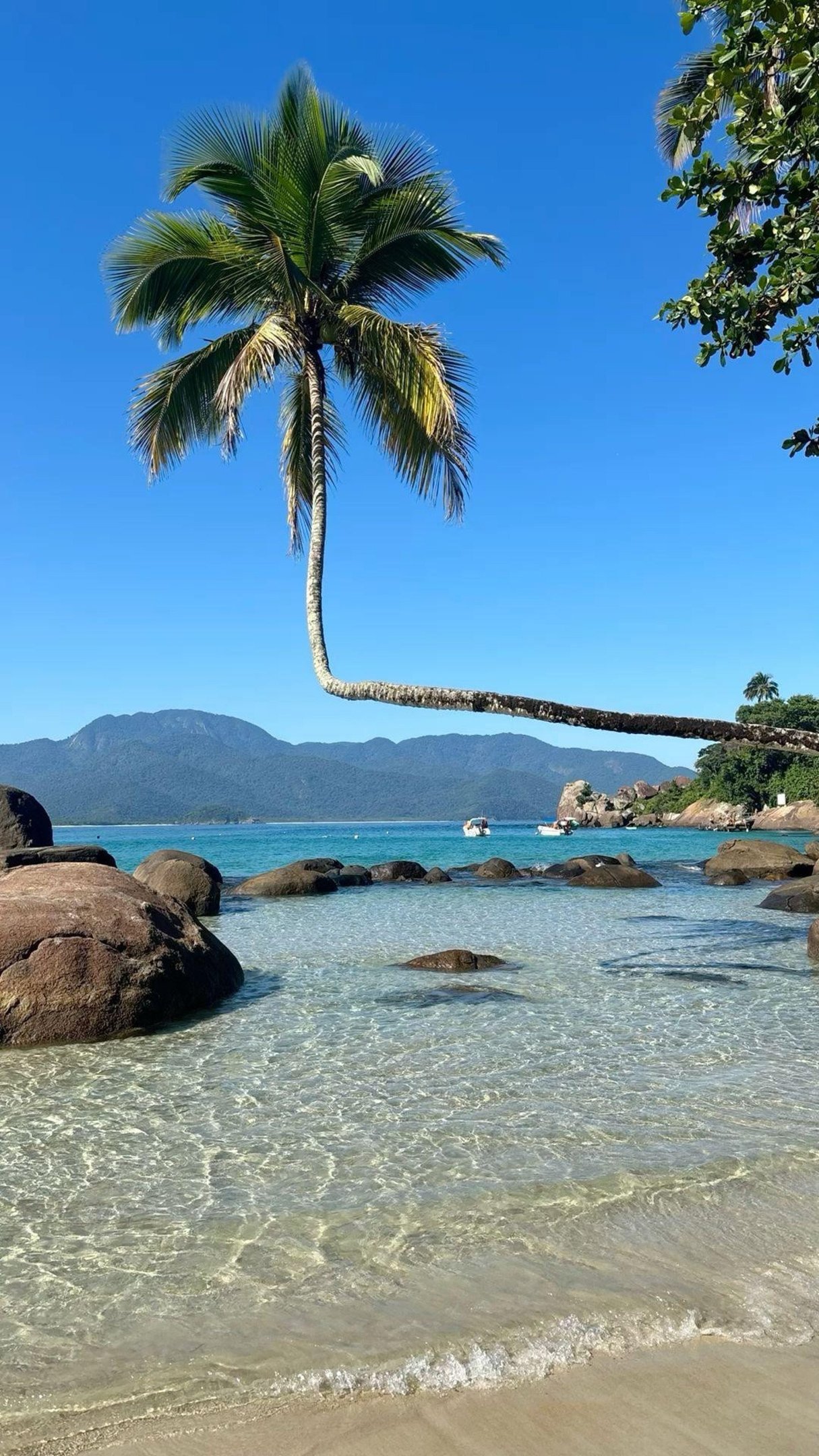 A ilha brasileira onde carros s&atilde;o proibidos e o tempo parece ter parado 
