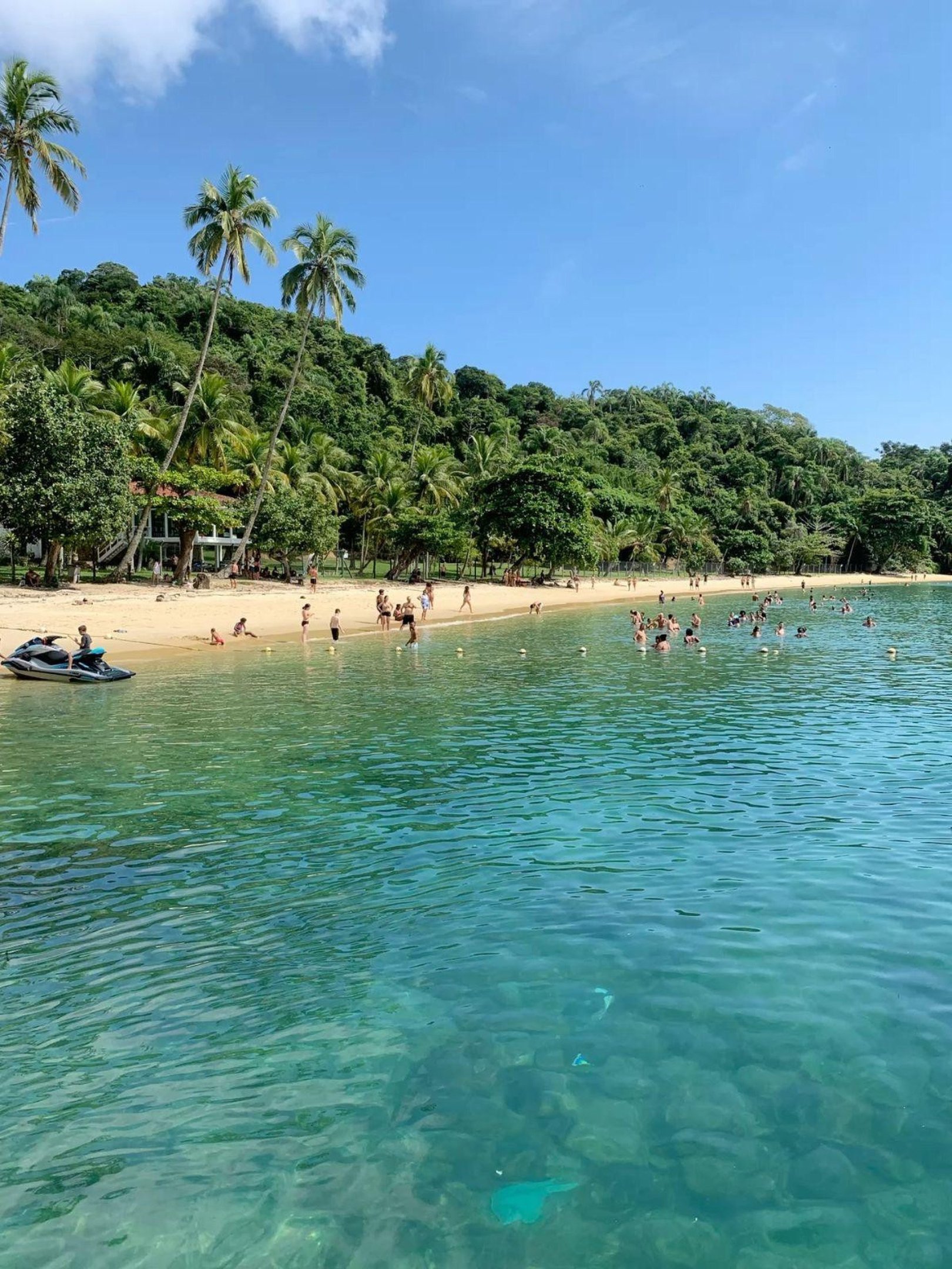 A ilha brasileira onde carros s&atilde;o proibidos e o tempo parece ter parado 