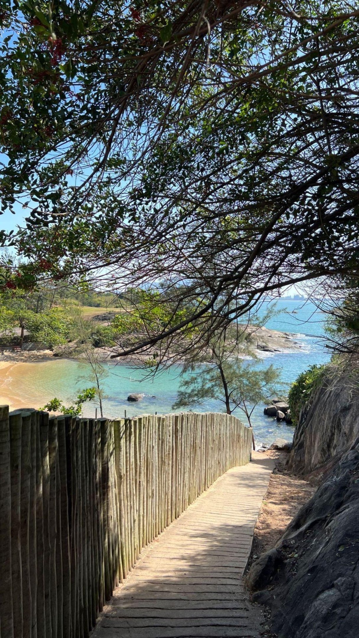 A ilha brasileira onde carros s&atilde;o proibidos e o tempo parece ter parado 