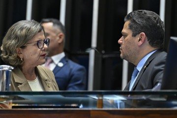 Líder do governo no Senado, Teresa Leitão, e líder do PT na Casa Camilo Santana têm a missão de estreitar laços entre Lula e o presidente do Congresso, Davi Alcolumbre - (crédito: Waldemir Barreto/Agência Senado) Líder do governo no Senado, Teresa Leitão, e líder do PT na Casa Camilo Santana têm a missão de estreitar laços entre Lula e o presidente do Congresso, Davi Alcolumbre - (crédito: Waldemir Barreto/Agência Senado)