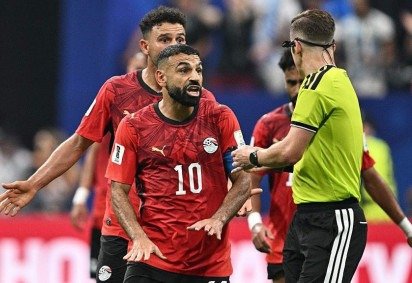 O técnico do Egito, Hossam Hassan, afirmou que sua seleção 'foi injustiçada' -  (crédito: AFP via Getty Images) -O técnico do Egito, Hossam Hassan, afirmou que sua seleção 'foi injustiçada' -  (crédito: AFP via Getty Images)