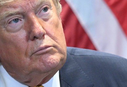 Horas antes, Trump havia afirmado que o acordo de paz firmado com Teerã estava encerrado e que não pretendia retomar negociações -  (crédito: SAUL LOEB / AFP)