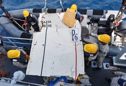  This handout photograph taken on July 8, 2026 and released by the Pakistan Airports Authority shows Pakistan Navy and Pakistan Maritime Security Agency personnel transporting the wreckage of the K2 Airways Cargo Boeing 737, after it was recovered during a search and rescue operation in the Arabian Sea, off Ormara town. Pakistan located the wreckage of a Boeing cargo plane on July 8, the country's airports authority said, adding that rescuers were searching for five crew on board when the aircraft had gone missing. (Photo by Pakistan Airports Authority / AFP) / RESTRICTED TO EDITORIAL USE - MANDATORY CREDIT 