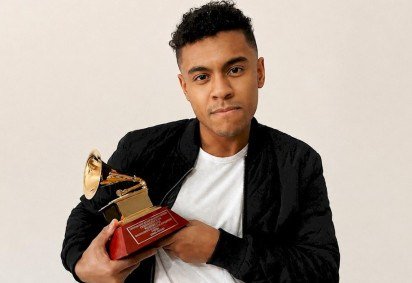 A trajetória de Dennys, de assistente de estúdio a vencedor do Grammy -  (crédito: Divulgação) -A trajetória de Dennys, de assistente de estúdio a vencedor do Grammy -  (crédito: Divulgação)