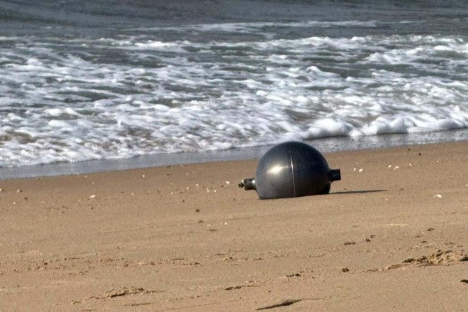 As autoridades locais pediram à população que evite tocar nos objetos misteriosos - (crédito: Corpo de Bombeiros de Queensland) As autoridades locais pediram à população que evite tocar nos objetos misteriosos - (crédito: Corpo de Bombeiros de Queensland)