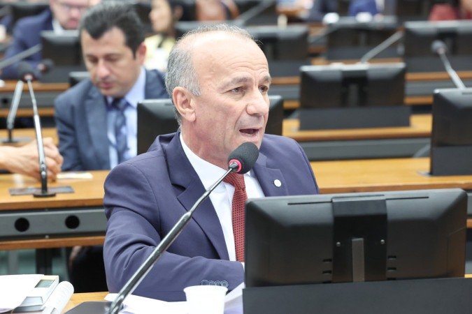 O relator, Helder Salomão (PT-ES), considerou apta para tramitação apenas a PEC aprovada pelo Senado, e rejeitou outras três propostas apensadas - (crédito: Kayo Magalhães / Câmara dos deputados) O relator, Helder Salomão (PT-ES), considerou apta para tramitação apenas a PEC aprovada pelo Senado, e rejeitou outras três propostas apensadas - (crédito: Kayo Magalhães / Câmara dos deputados)