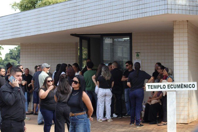 Família e amigos no velório de Valentina nesta quarta-feira (8/7), no cemitério de Taguatinga
- (crédito: Davi Pereira CB/DA Press) Família e amigos no velório de Valentina nesta quarta-feira (8/7), no cemitério de Taguatinga
- (crédito: Davi Pereira CB/DA Press)