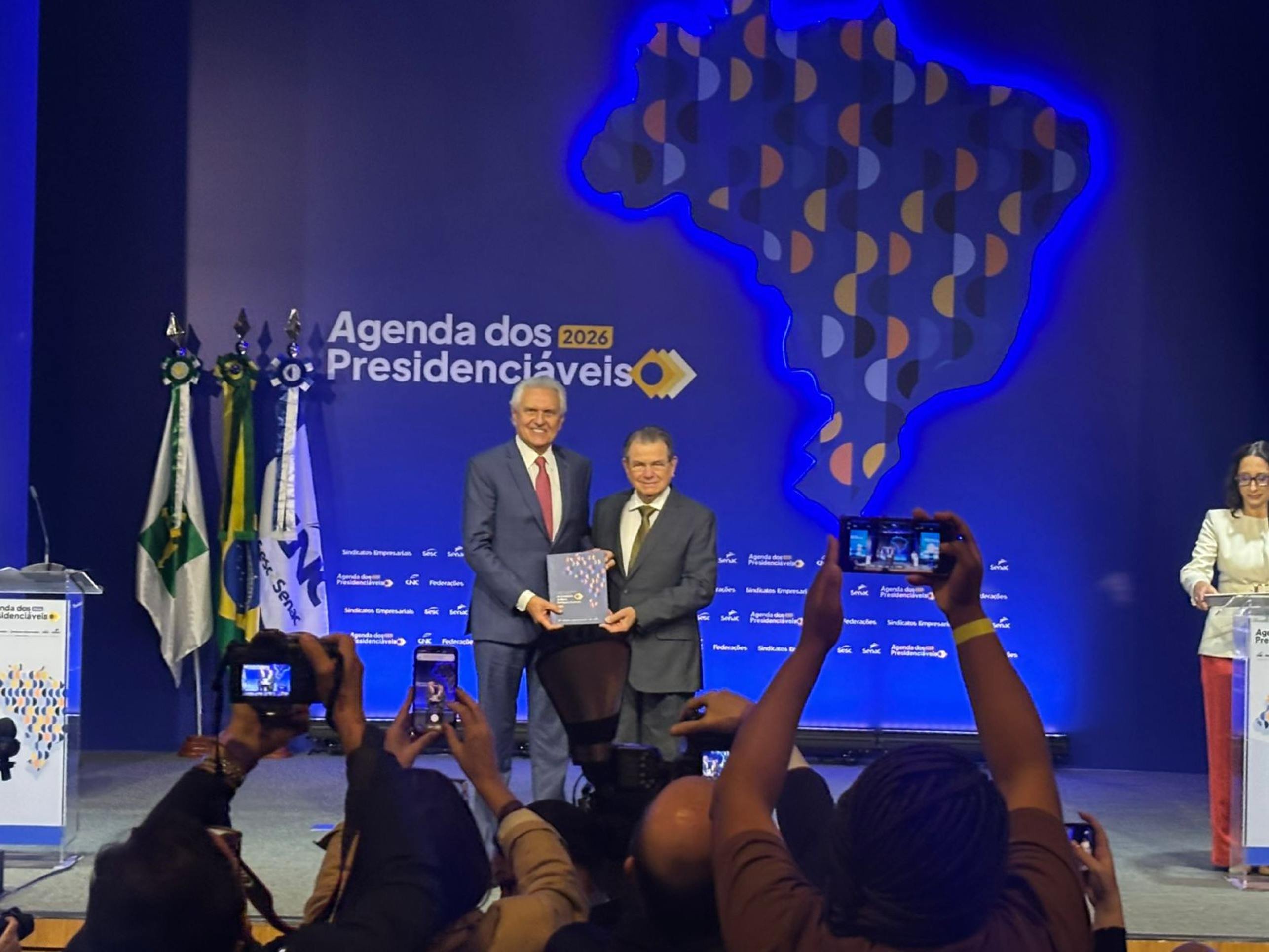 A CNC entregou aos presidenci&aacute;veis um documento com propostas de pol&iacute;ticas p&uacute;blicas para o setor terci&aacute;rio