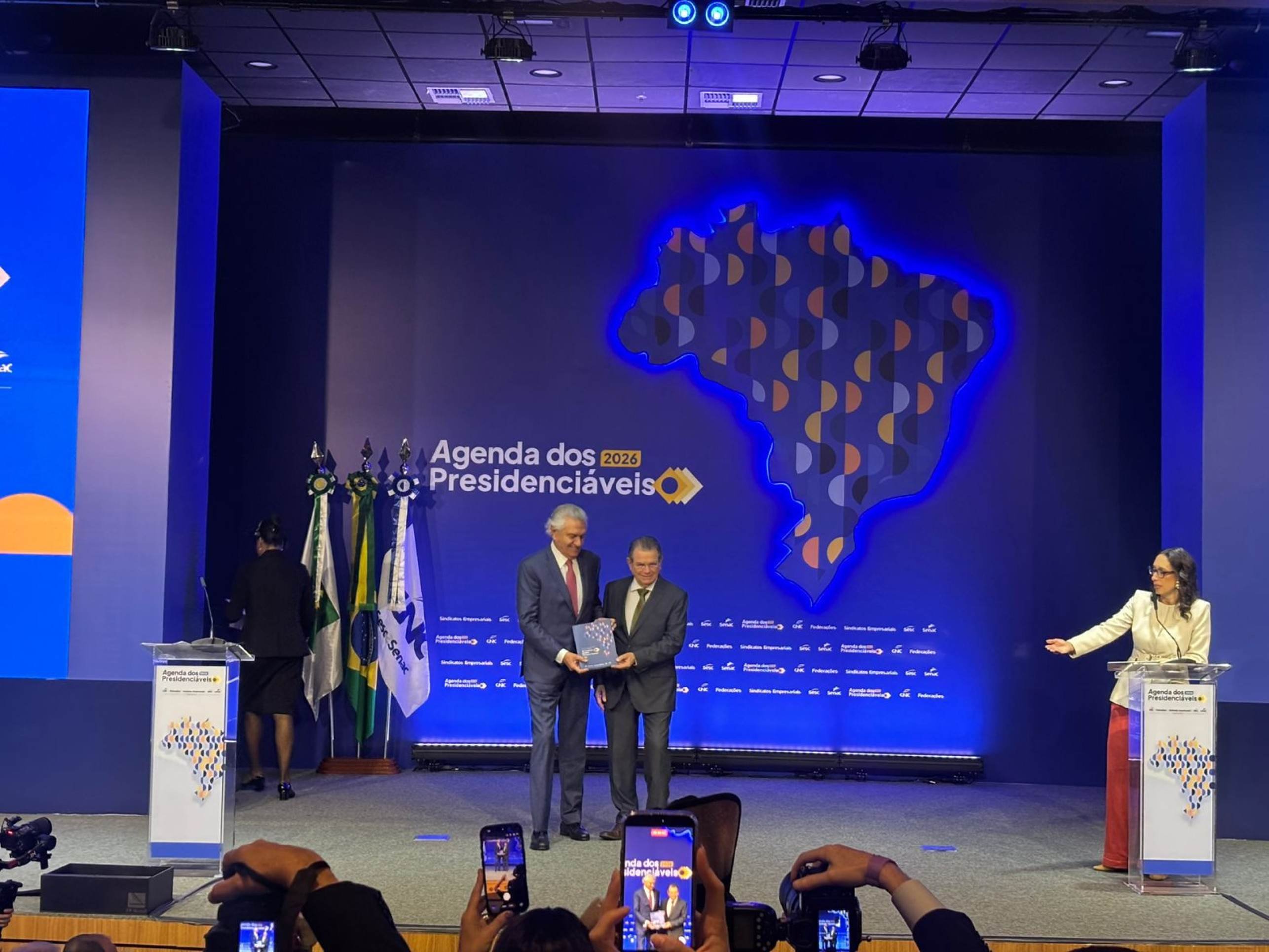 A CNC entregou aos presidenci&aacute;veis um documento com propostas de pol&iacute;ticas p&uacute;blicas para o setor terci&aacute;rio