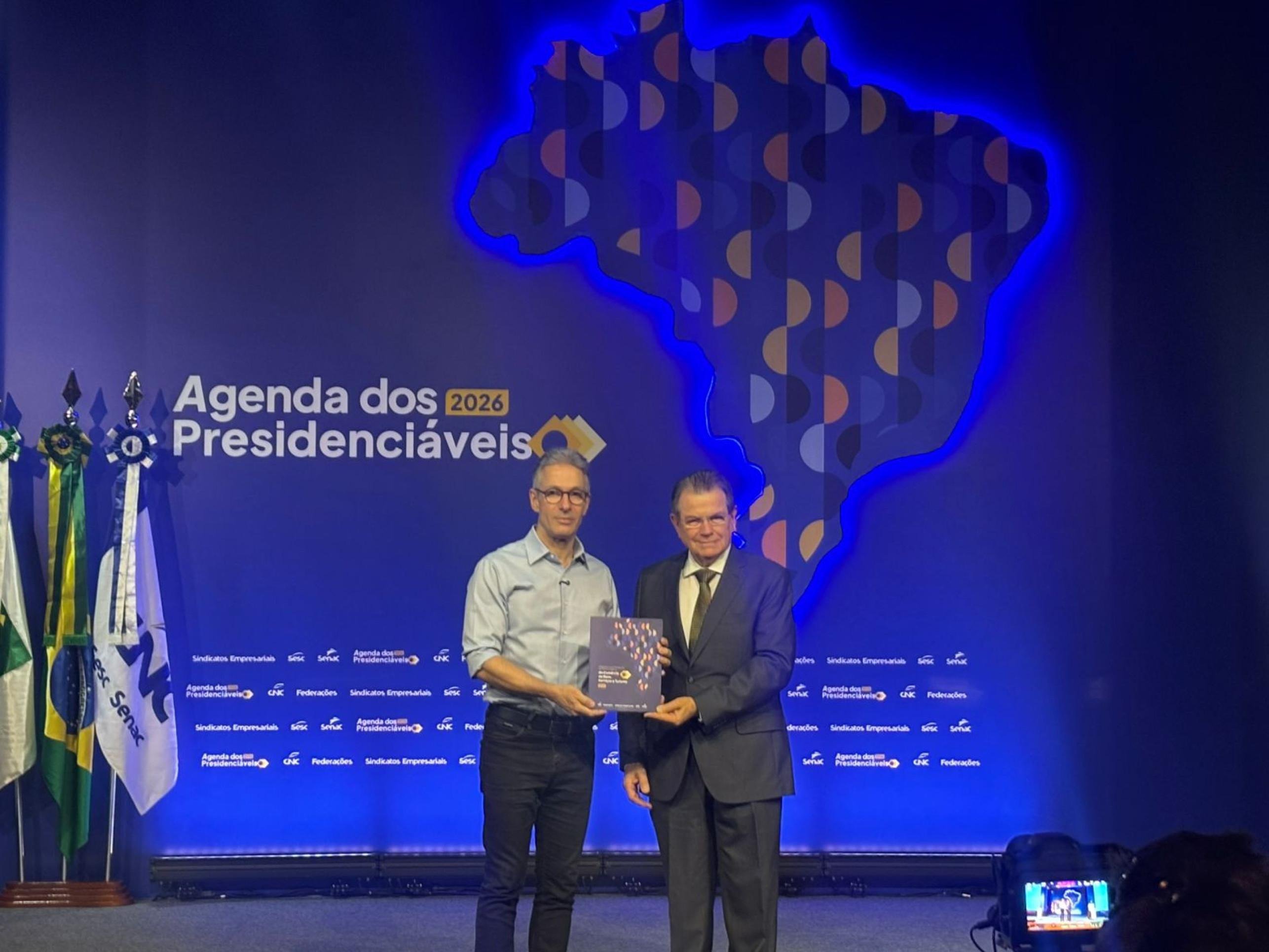 A CNC entregou aos presidenci&aacute;veis um documento com propostas de pol&iacute;ticas p&uacute;blicas para o setor terci&aacute;rio