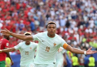  France's forward #10 Kylian Mbappe celebrates scoring his team's first goal during the 2026 World Cup football tournament quarter-final match between France and Morocco at Boston Stadium in Foxborough on July 9, 2026.  (Photo by Odd ANDERSEN / AFP)
       -  (cr&eacute;dito: Odd Andersen/AFP) - France's forward #10 Kylian Mbappe celebrates scoring his team's first goal during the 2026 World Cup football tournament quarter-final match between France and Morocco at Boston Stadium in Foxborough on July 9, 2026.  (Photo by Odd ANDERSEN / AFP)
       -  (cr&eacute;dito: Odd Andersen/AFP)