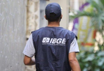 As 8.238 vagas temporárias de nível médio estão distribuídas por todas as regiões do país para atividades administrativas, supervisão e coleta em campo -  (crédito: Tânia Rêgo/Agência Brasil)