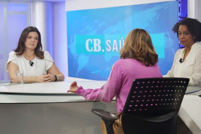 09/07/2026 Geisa Cantelli*, cirurgiã-dentista, especialista em Ortodontia e Reabilitação Oral, é a entrevistada do CB.Saúde .Na bancada, Carmen Souza e Sibele Negromonte. - (crédito: Davi Pereira/CB/D.A Press) 09/07/2026 Geisa Cantelli*, cirurgiã-dentista, especialista em Ortodontia e Reabilitação Oral, é a entrevistada do CB.Saúde .Na bancada, Carmen Souza e Sibele Negromonte. - (crédito: Davi Pereira/CB/D.A Press)