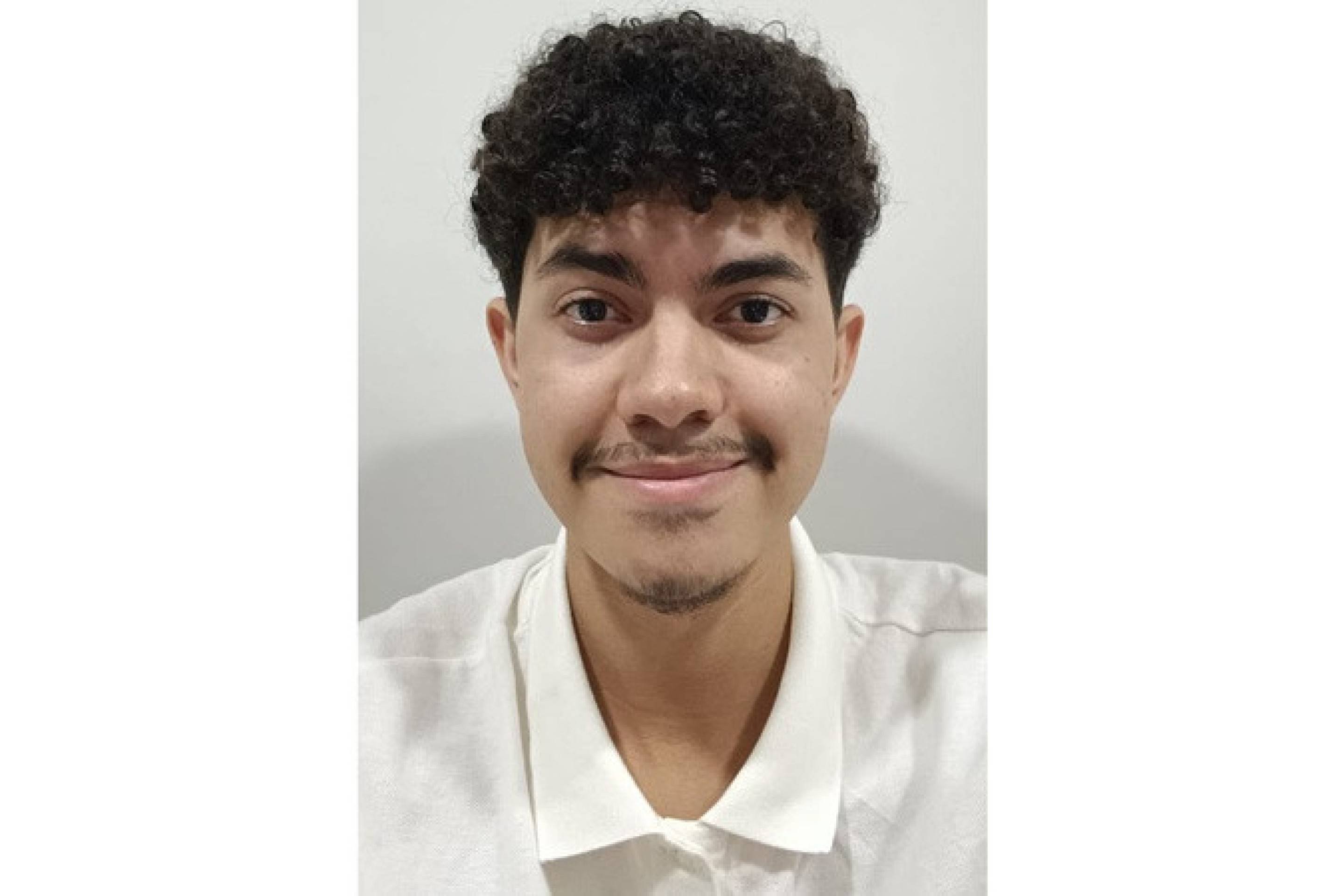 Trabalhar durante o dia e estudar &agrave; noite &eacute; desafiador para o estudante Davi Oliveira