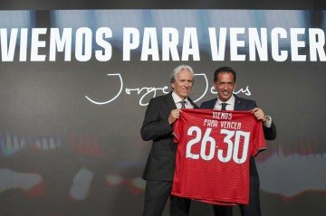 Jorge Jesus é apresentado como novo técnico da Seleção Portuguesa
- (crédito: AFP) Jorge Jesus é apresentado como novo técnico da Seleção Portuguesa
- (crédito: AFP)