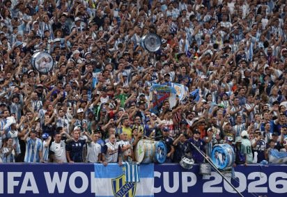 Argentinos invadiram as arquibancadas dos estádios norte-americanos ao longo da Copa do Mundo e embalam campanha com muita festa e música -  (crédito: Odd Andersen/AFP) -Argentinos invadiram as arquibancadas dos estádios norte-americanos ao longo da Copa do Mundo e embalam campanha com muita festa e música -  (crédito: Odd Andersen/AFP)
