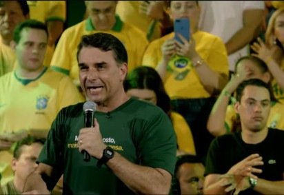 Flávio Bolsonaro busca discurso mais 'feminista' após atrito com Michelle -  (crédito: Reprodução )
