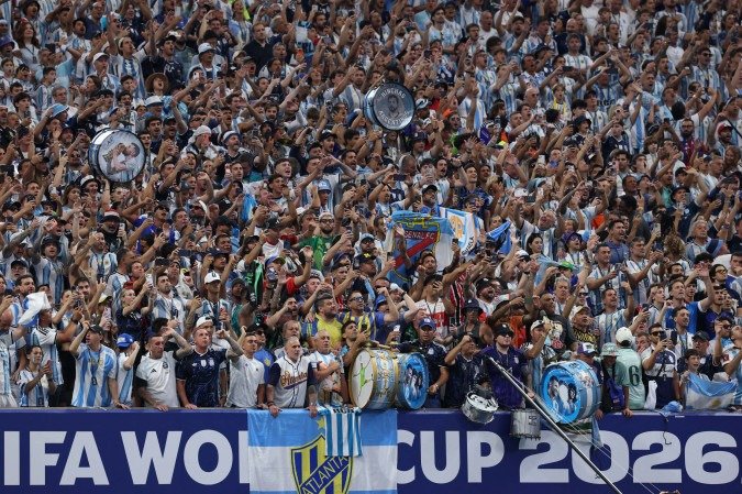 Argentinos invadiram as arquibancadas dos estádios norte-americanos ao longo da Copa do Mundo e embalam campanha com muita festa e música - (crédito: Odd Andersen/AFP) Argentinos invadiram as arquibancadas dos estádios norte-americanos ao longo da Copa do Mundo e embalam campanha com muita festa e música - (crédito: Odd Andersen/AFP)