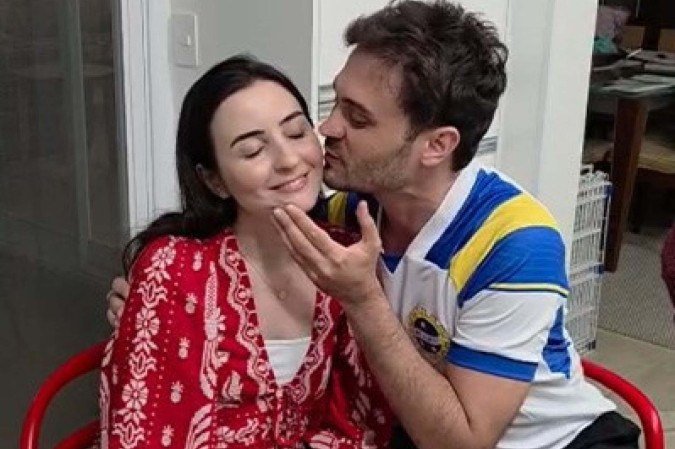 Brasileiro quebra recorde ao dar 195 beijos na namorada