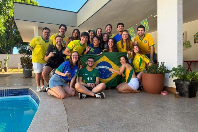 Gabriel Pereira foi muito feliz reunindo os amigos em casa para assistir os jogos - (crédito: Arquivo pessoal) Gabriel Pereira foi muito feliz reunindo os amigos em casa para assistir os jogos - (crédito: Arquivo pessoal)