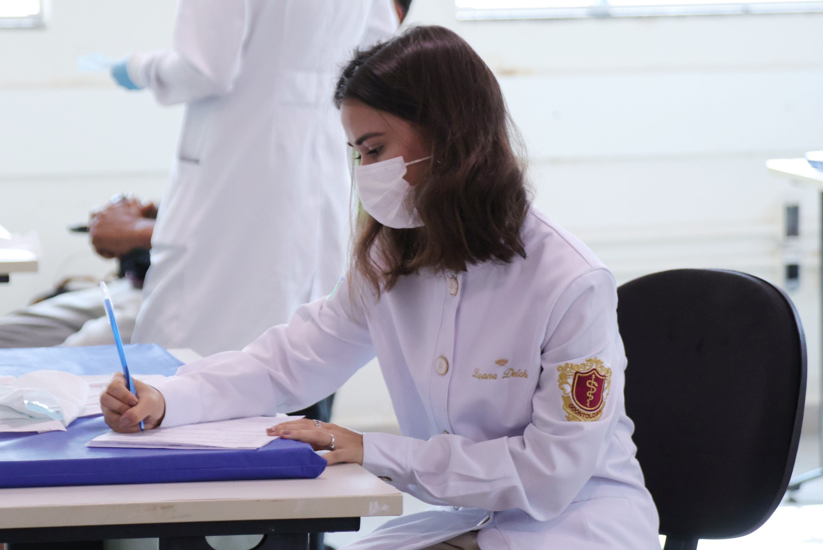 Profissionais buscam atender &agrave;s demandas de forma integral no projeto social Odontologia na Rua