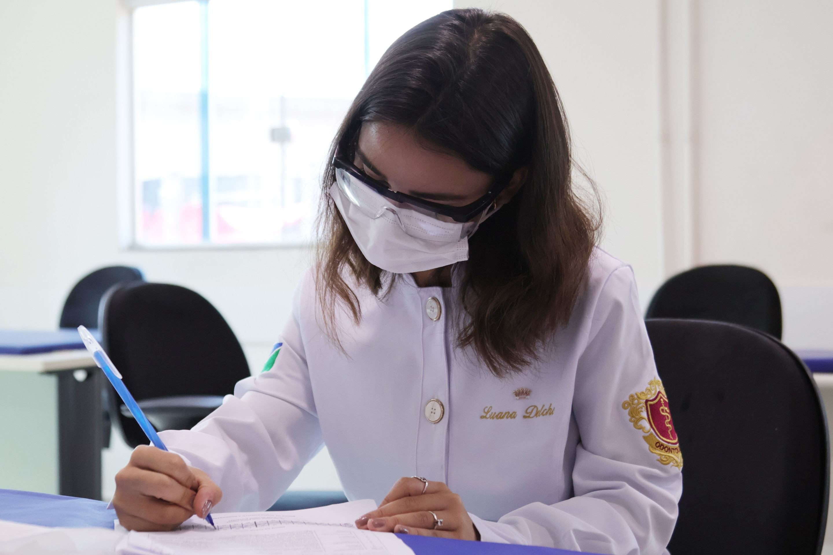 Tratamentos oferecidos pelo projeto Odontologia na Rua v&atilde;o da preven&ccedil;&atilde;o &agrave; pr&oacute;tese    