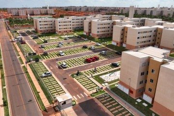 Empreendimentos como este conjunto habitacional no DF ilustram as moradias disponíveis pelos programas governamentai - (crédito: Arquivo/Agência Brasília) Empreendimentos como este conjunto habitacional no DF ilustram as moradias disponíveis pelos programas governamentai - (crédito: Arquivo/Agência Brasília)