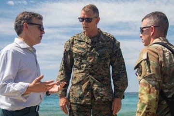 Soldados americanos descarregam ajuda humanitária de um veículo anfíbio em La Guaira - (crédito: X/Embaixada dos Estados Unidos em Caracas) Soldados americanos descarregam ajuda humanitária de um veículo anfíbio em La Guaira - (crédito: X/Embaixada dos Estados Unidos em Caracas)