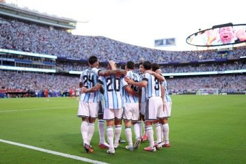 A ativista também critica o que considera falta de posicionamentos públicos mais contundentes de figuras influentes do futebol diante dos casos registrados durante o torneio - (crédito: AFP) A ativista também critica o que considera falta de posicionamentos públicos mais contundentes de figuras influentes do futebol diante dos casos registrados durante o torneio - (crédito: AFP)