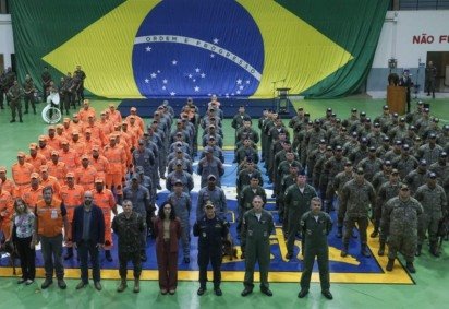 Equipe que atuou em áreas devastadas na Venezuela desembarca em Brasília
 -  (crédito: Sérgio Dutti/MIDR) -Equipe que atuou em áreas devastadas na Venezuela desembarca em Brasília
 -  (crédito: Sérgio Dutti/MIDR)