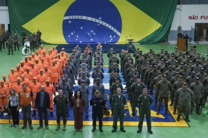 Equipe que atuou em áreas devastadas na Venezuela desembarca em Brasília
- (crédito: Sérgio Dutti/MIDR) Equipe que atuou em áreas devastadas na Venezuela desembarca em Brasília
- (crédito: Sérgio Dutti/MIDR)