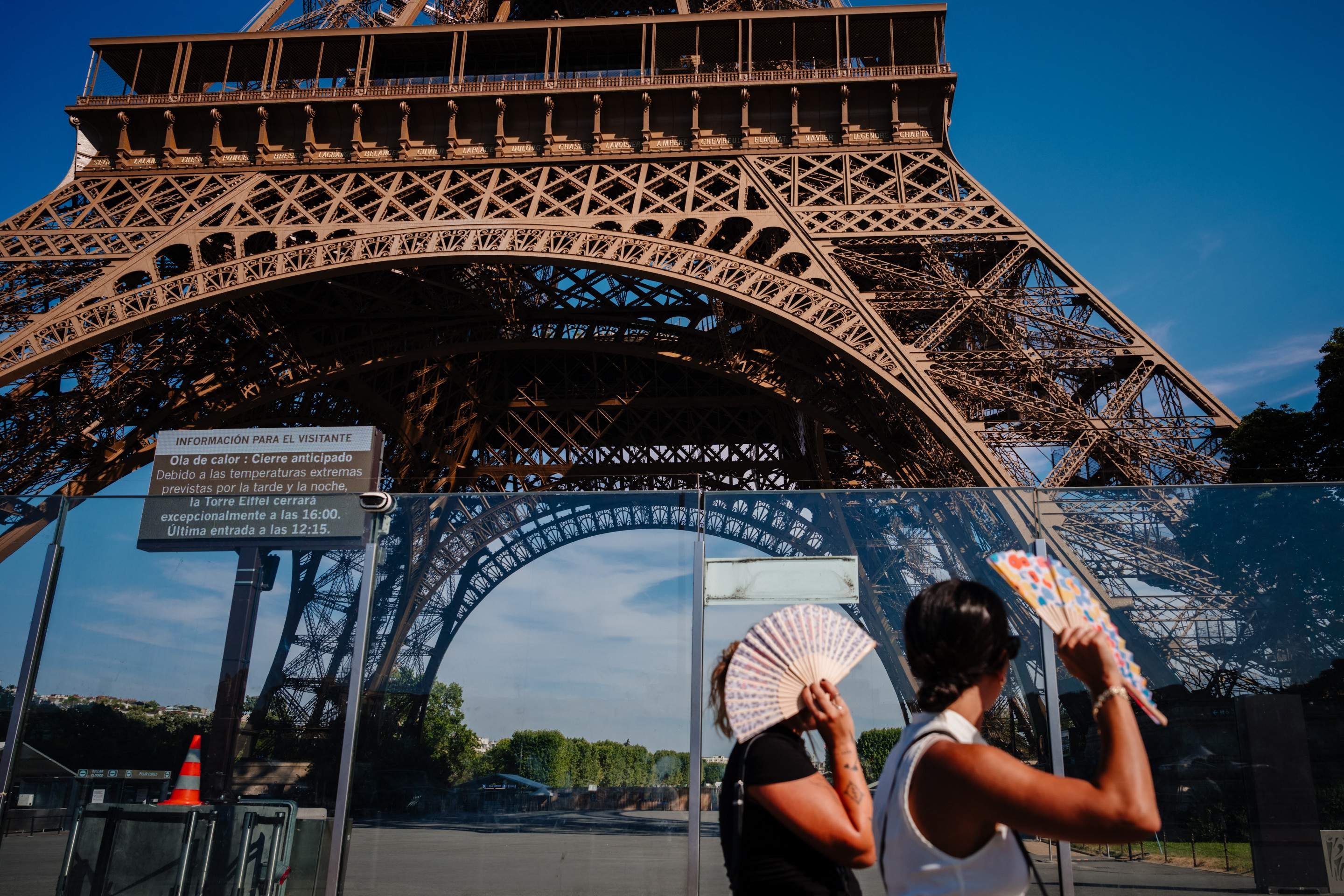 Torre Eiffel e museus fecharão mais cedo durante onda de calor