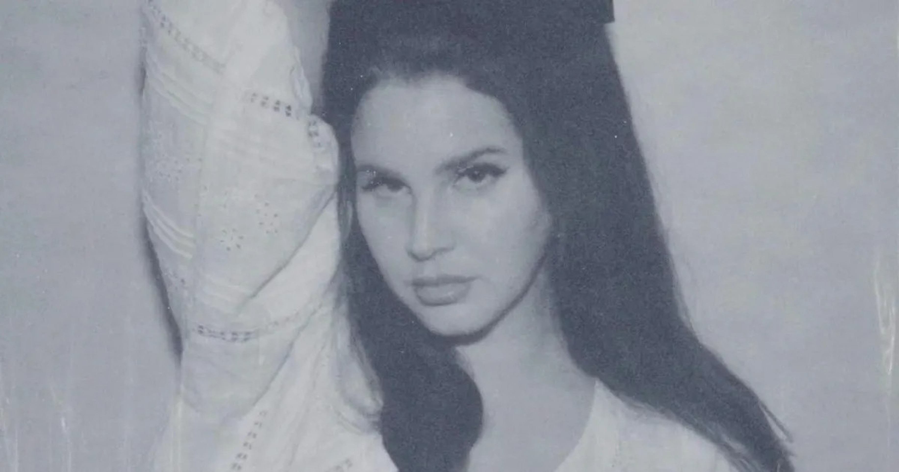 O motivo de Lana Del Rey usar estética vintage em seus clipes