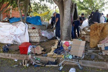 Equipes realizam ação de acolhimento e zeladoria urbana em áreas com pessoas em situação de rua, conforme determinação judicial - (crédito: Divulgação) Equipes realizam ação de acolhimento e zeladoria urbana em áreas com pessoas em situação de rua, conforme determinação judicial - (crédito: Divulgação)