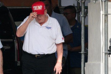 Trump ao retornar para a Casa Branca após evento em clube de golfe neste fim de semana: definição sobre tarifaço perto do fim - (crédito: Mandel Ngan/AFP) Trump ao retornar para a Casa Branca após evento em clube de golfe neste fim de semana: definição sobre tarifaço perto do fim - (crédito: Mandel Ngan/AFP)