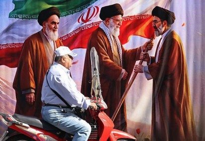 Ali Khamenei foi enterrado após diversas cerimônias fúnebres que duraram uma semana -  (crédito: NurPhoto via Getty Images) -Ali Khamenei foi enterrado após diversas cerimônias fúnebres que duraram uma semana -  (crédito: NurPhoto via Getty Images)