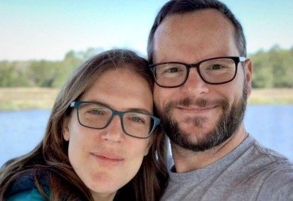 Katie e Alan Donegan procuravam todo tipo de cupons de descontos para economizar -  (crédito: Getty Images) -Katie e Alan Donegan procuravam todo tipo de cupons de descontos para economizar -  (crédito: Getty Images)