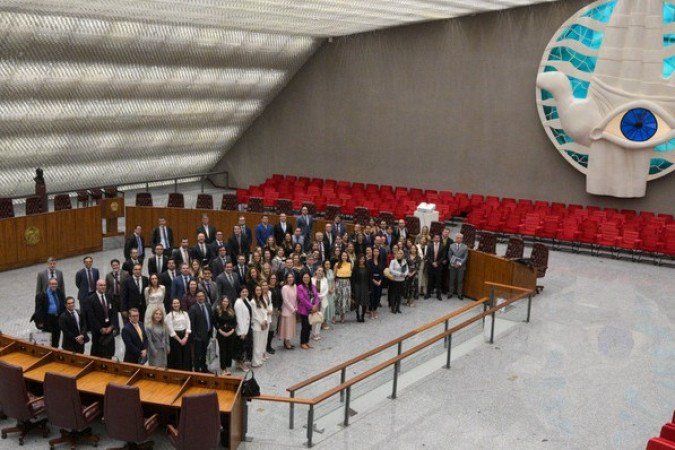 Grupo de magistrados que atuam no programa de auxílio do STJ para reduzir o acervo de processos pendentes na corte - (crédito: Lucas Pricken/STJ) Grupo de magistrados que atuam no programa de auxílio do STJ para reduzir o acervo de processos pendentes na corte - (crédito: Lucas Pricken/STJ)
