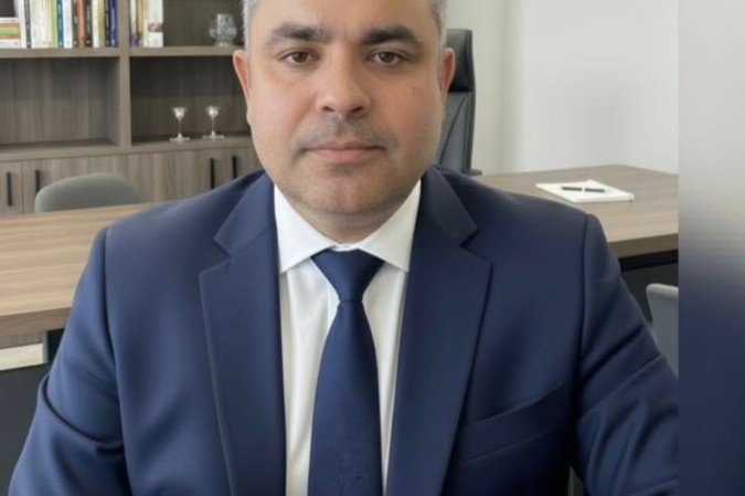 Daniel Lopes Amaral, advogado e atualmente secretário-adjunto da Secretaria de Estado de Representação do Governo de Mato Grosso em Brasília. Ocupou os cargos de chefe de gabinete no Senado Federal, subsecretário de Articulação Federal do GDF, chefe da assessoria parlamentar do Ministério da Agricultura, Pecuária e Abastecimento e assessor técnico do Departamento de Desenvolvimento Institucional e Cooperação Técnica da Secretaria Nacional de Habitação e do gabinete do Ministro das Cidades - (crédito: Divulgação) Daniel Lopes Amaral, advogado e atualmente secretário-adjunto da Secretaria de Estado de Representação do Governo de Mato Grosso em Brasília. Ocupou os cargos de chefe de gabinete no Senado Federal, subsecretário de Articulação Federal do GDF, chefe da assessoria parlamentar do Ministério da Agricultura, Pecuária e Abastecimento e assessor técnico do Departamento de Desenvolvimento Institucional e Cooperação Técnica da Secretaria Nacional de Habitação e do gabinete do Ministro das Cidades - (crédito: Divulgação)