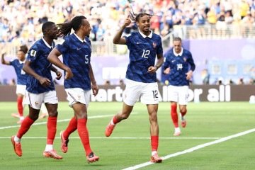 O atacante francês Bradley Barcola (nº 12) comemora o segundo gol de sua equipe durante a partida da fase de 32 da Copa do Mundo de 2026 entre França e Suécia, no estádio New York/New Jersey, em East Rutherford, em 30 de junho de 2026 - (crédito: CHARLY TRIBALLEAU / AFP) O atacante francês Bradley Barcola (nº 12) comemora o segundo gol de sua equipe durante a partida da fase de 32 da Copa do Mundo de 2026 entre França e Suécia, no estádio New York/New Jersey, em East Rutherford, em 30 de junho de 2026 - (crédito: CHARLY TRIBALLEAU / AFP)