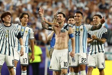 O atacante argentino Lionel Messi (camisa 10) comemora após vencer a partida das quartas de final da Copa do Mundo de 2026 entre Argentina e Suíça, no Kansas City Stadium, em Kansas City, em 11 de julho de 2026 - (crédito: CHARLY TRIBALLEAU / AFP) O atacante argentino Lionel Messi (camisa 10) comemora após vencer a partida das quartas de final da Copa do Mundo de 2026 entre Argentina e Suíça, no Kansas City Stadium, em Kansas City, em 11 de julho de 2026 - (crédito: CHARLY TRIBALLEAU / AFP)