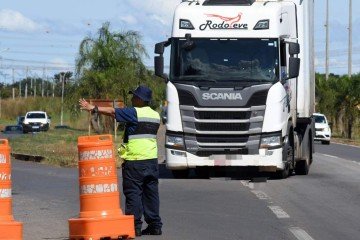 A BR 060 é uma das rodovias mais movimentadas e fiscalizadas, além da 040, 020, 070, 290 e 251 - (crédito: Marcelo Ferreira/CB/D.A Press) A BR 060 é uma das rodovias mais movimentadas e fiscalizadas, além da 040, 020, 070, 290 e 251 - (crédito: Marcelo Ferreira/CB/D.A Press)