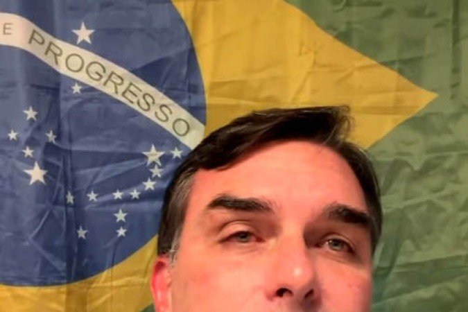 Para o parlamentar, a leitura do último documento serviu apenas como uma Para o parlamentar, a leitura do último documento serviu apenas como uma