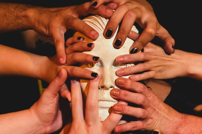 Peça reflete sobre o comportamento humano em uma situação coletiva - (crédito: Divulgação) Peça reflete sobre o comportamento humano em uma situação coletiva - (crédito: Divulgação)