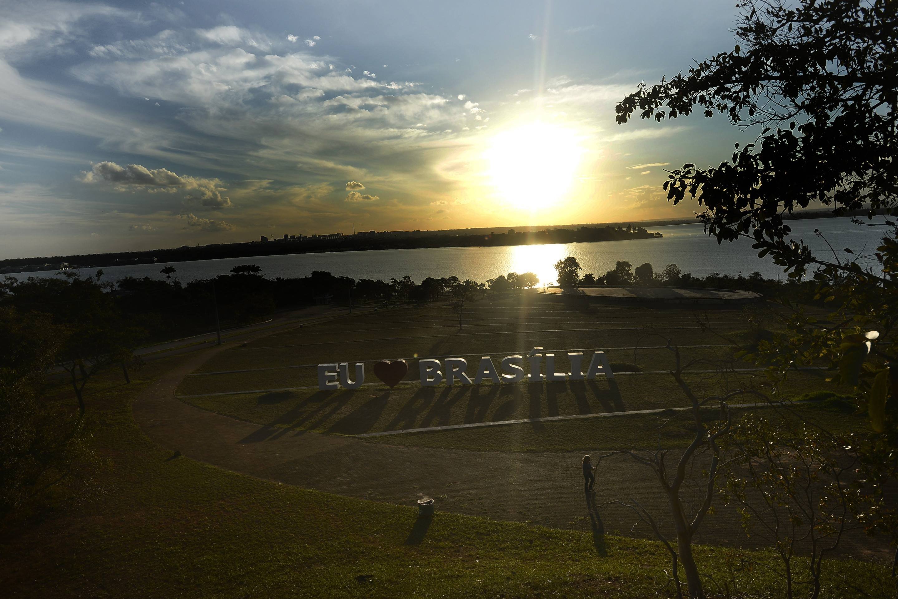 P&ocirc;r do sol no Lago Parano&aacute;