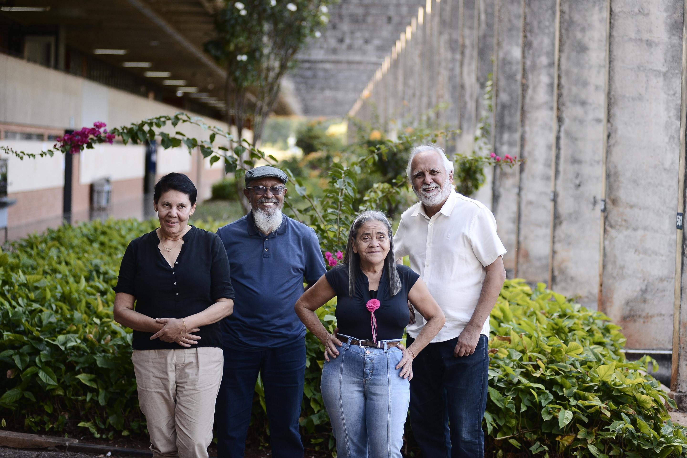 Cabelos brancos, cadernos prontos: a maturidade que redesenha o futuro na UnB 