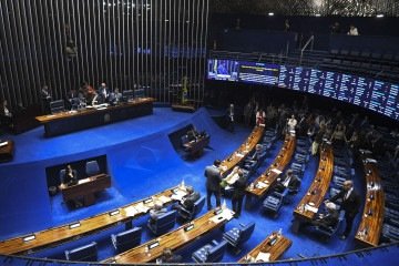 Senadores votaram, ontem, pela aprovação da MP do Frete sem estipular o valor mínimo da remuneração de R$ 5 mil que foi determinada pelos deputados - (crédito: Jonas Pereira/Agência Senado) Senadores votaram, ontem, pela aprovação da MP do Frete sem estipular o valor mínimo da remuneração de R$ 5 mil que foi determinada pelos deputados - (crédito: Jonas Pereira/Agência Senado)