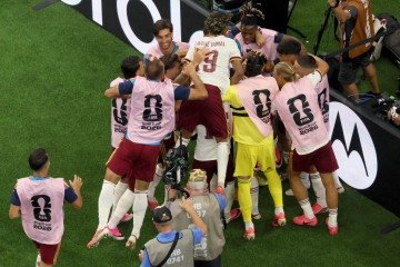 Elenco espanhol comemora gol marcado contra a França, pelas semifinais da Copa do Mundo de 2026 - (crédito: AFP) Elenco espanhol comemora gol marcado contra a França, pelas semifinais da Copa do Mundo de 2026 - (crédito: AFP)