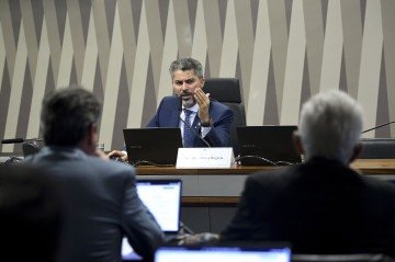 O presidente da comissão, Marcos Rogério (PL-RO), disse que vai tratar sobre o andamento do projeto com o presidente do Senado, Davi Alcolumbre (União-AP) - (crédito: Carolina Curi/Agência Senado) O presidente da comissão, Marcos Rogério (PL-RO), disse que vai tratar sobre o andamento do projeto com o presidente do Senado, Davi Alcolumbre (União-AP) - (crédito: Carolina Curi/Agência Senado)