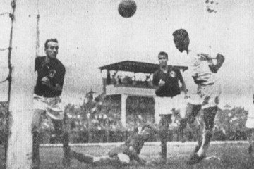 Sem registros em vídeo, a antológica jogada na Rua Javari foi reconstruída combinando ferramentas de IA generativa e pesquisa histórica - (crédito: Divulgação/Santos Futebol Clube) Sem registros em vídeo, a antológica jogada na Rua Javari foi reconstruída combinando ferramentas de IA generativa e pesquisa histórica - (crédito: Divulgação/Santos Futebol Clube)
